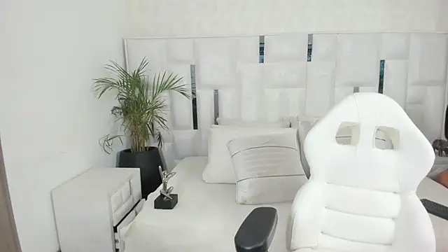 Snapshot of imkrystall chatting on 11.08.25 imkrystall online show from 11.08.25