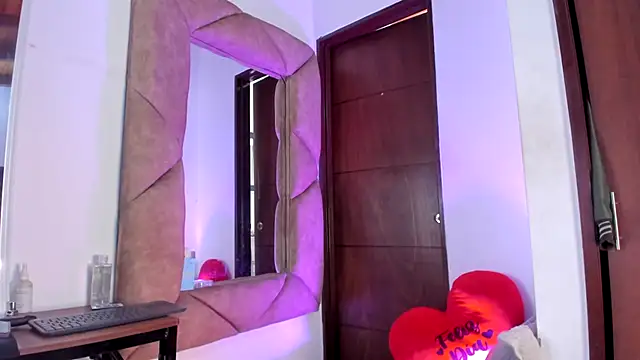 Snapshot of naatashamendozaa chatting on 09.25.25 naatashamendozaa online show from 09.25.25