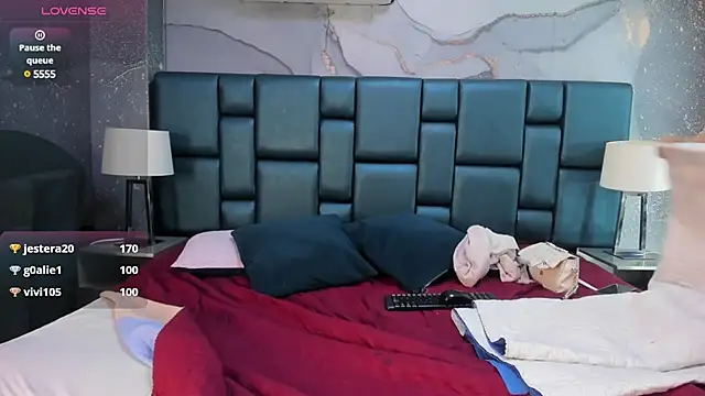 Nahomi Wild online show from 02.04.25