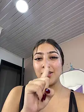 lili turner online show from 12.10.24