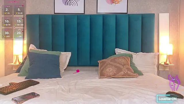 CheneellLorens online show from 02.17.25