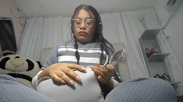 Snapshot of KEYRA-MILLER- chatting on 01.17.26 KEYRA-MILLER- online show from 01.17.26