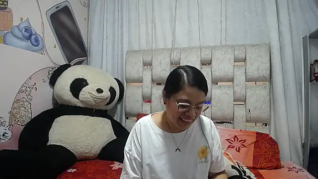 Snapshot of KEYRA-MILLER- chatting on 02.01.26 KEYRA-MILLER- online show from 02.01.26