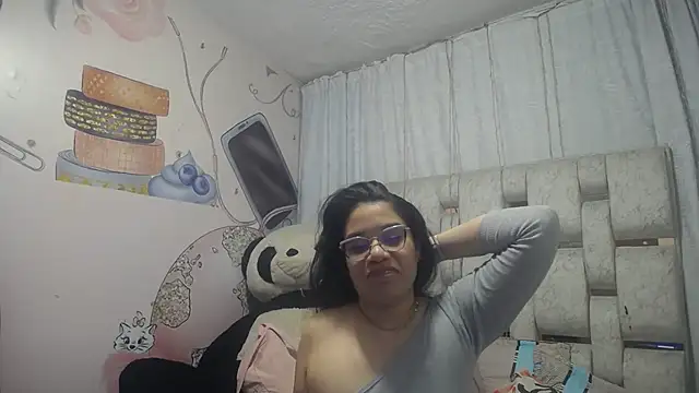 Snapshot of KEYRA-MILLER- chatting on 02.02.26 KEYRA-MILLER- online show from 02.02.26