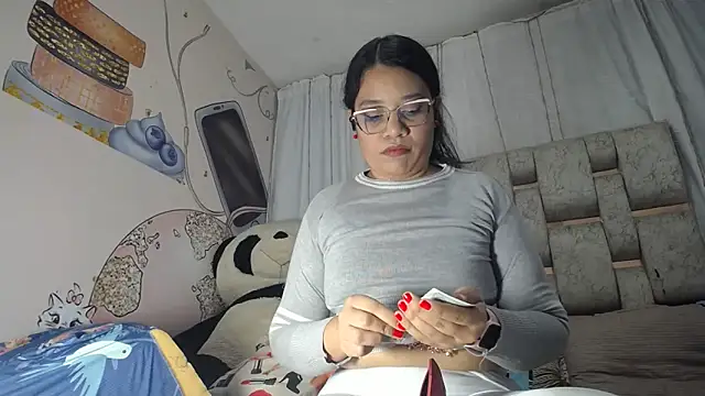 Snapshot of KEYRA-MILLER- chatting on 02.14.26 KEYRA-MILLER- online show from 02.14.26