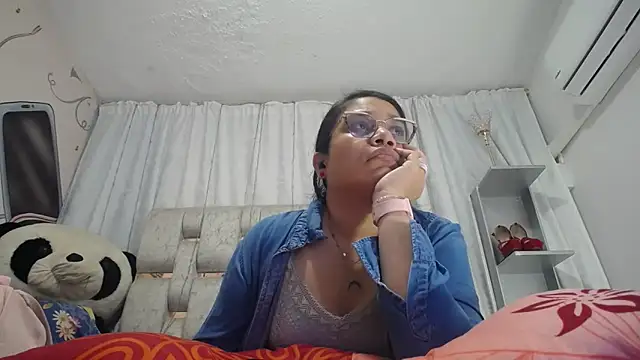 Snapshot of KEYRA-MILLER- chatting on 02.17.26 KEYRA-MILLER- online show from 02.17.26