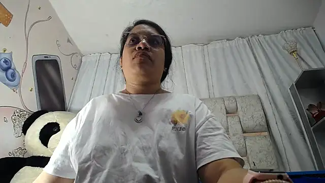 Snapshot of KEYRA-MILLER- chatting on 02.22.26 KEYRA-MILLER- online show from 02.22.26