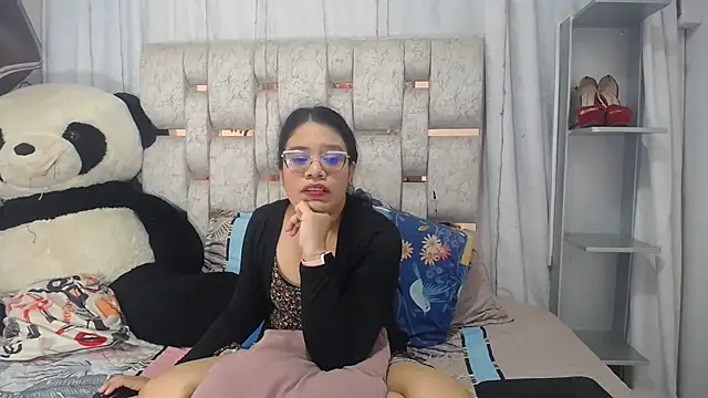 Snapshot of KEYRA-MILLER- chatting on 02.26.26 KEYRA-MILLER- online show from 02.26.26