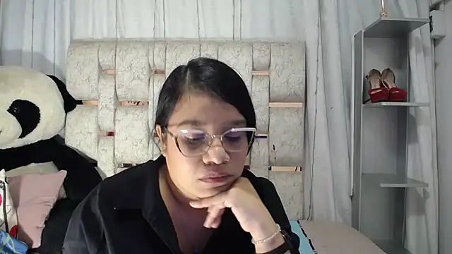 Snapshot of KEYRA-MILLER- chatting on 02.28.26 KEYRA-MILLER- online show from 02.28.26