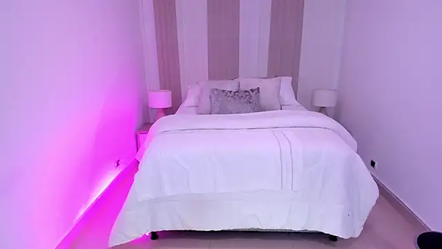 Leah Grey online show from 12.16.25