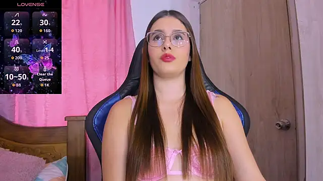 Snapshot of ParisShayk chatting on 10.20.25 ParisShayk online show from 10.20.25