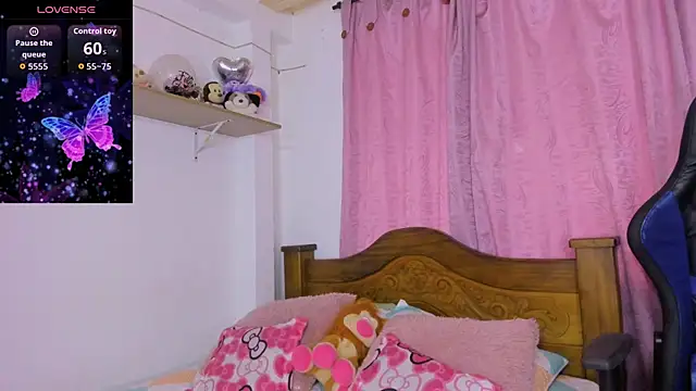 Snapshot of ParisShayk chatting on 10.24.25 ParisShayk online show from 10.24.25