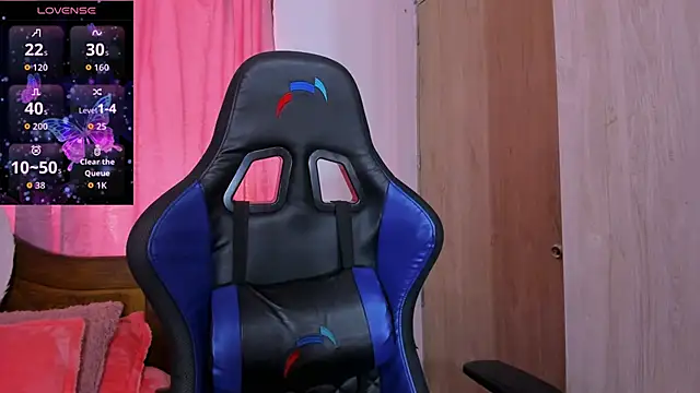 Snapshot of ParisShayk chatting on 10.31.25 ParisShayk online show from 10.31.25