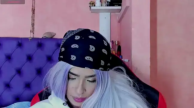 Cloeandtyfanny online show from 01.04.25