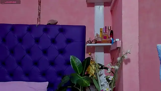 Cloeandtyfanny online show from 01.06.25