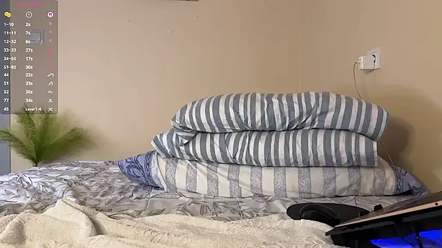 Snapshot of Naughty_Mari chatting on 09.10.25 Naughty Mari online show from 09.10.25