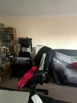 Snapshot of LondonTeffy chatting on 10.30.25 LondonTeffy online show from 10.30.25