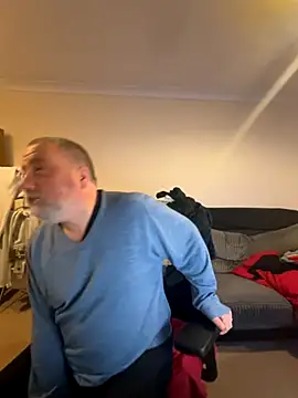 Snapshot of LondonTeffy chatting on 11.03.25 LondonTeffy online show from 11.03.25