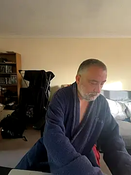 Snapshot of LondonTeffy chatting on 11.13.25 LondonTeffy online show from 11.13.25