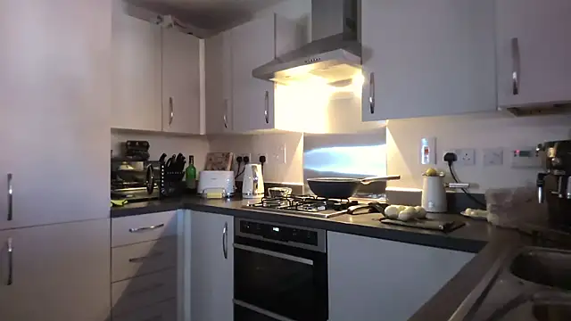 SweetMonicaUK online show from 11.13.25