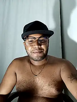 Snapshot of dave_banks chatting on 01.06.25 dave banks online show from 01.06.25