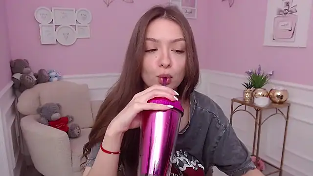 LucySkilar online show from 11.16.25