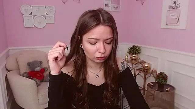 LucySkilar online show from 06.02.26
