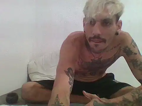 Snapshot of PitbullDiablo1 chatting on 10.18.25 PitbullDiablo1 online show from 10.18.25