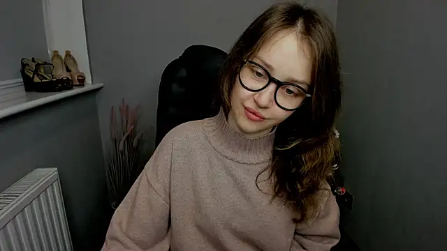 Snapshot of AfinaCutie chatting on 12.28.24 AfinaCutie online show from 12.28.24