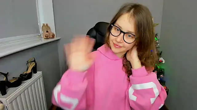 Snapshot of AfinaCutie chatting on 01.04.25 AfinaCutie online show from 01.04.25