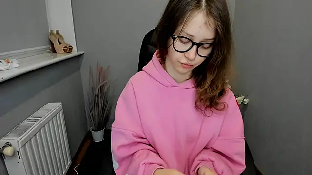 Snapshot of AfinaCutie chatting on 01.23.25 AfinaCutie online show from 01.23.25