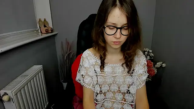 Snapshot of AfinaCutie chatting on 01.28.25 AfinaCutie online show from 01.28.25