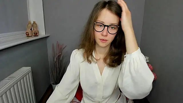 Snapshot of AfinaCutie chatting on 03.19.25 AfinaCutie online show from 03.19.25