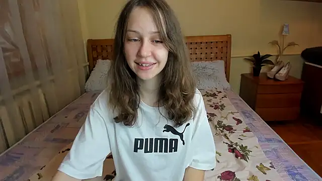 Snapshot of AfinaCutie chatting on 10.21.25 AfinaCutie online show from 10.21.25