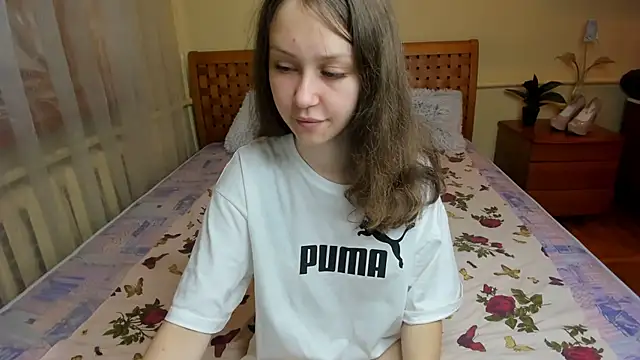Snapshot of AfinaCutie chatting on 10.23.25 AfinaCutie online show from 10.23.25