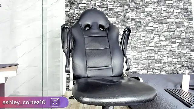 ashley crotez online show from 03.17.25