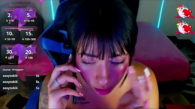 Snapshot of sylvana_19 chatting on 12.24.24 sylvana 19 online show from 12.24.24