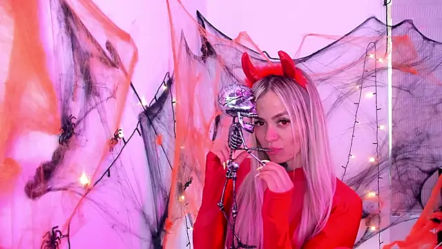 nicole valencia  online show from 10.26.25