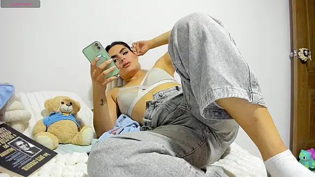 Snapshot of cheryl_blossom69 chatting on 10.08.25 cheryl blossom69 online show from 10.08.25