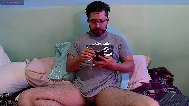 Snapshot of teddy_foster chatting on 10.01.25 teddy foster online show from 10.01.25