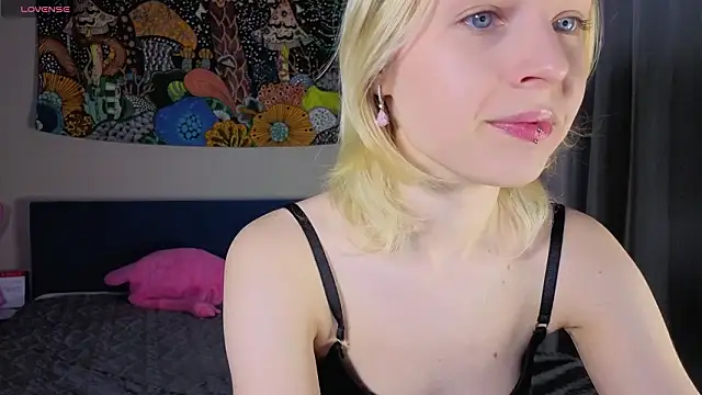 Snapshot of Crayzy_Luv chatting on 03.15.26 Crayzy Luv online show from 03.15.26