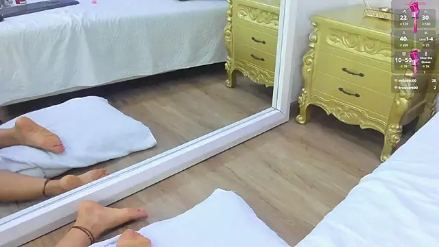 Valerith Vega  online show from 10.18.25