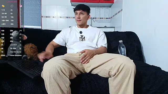Snapshot of jacques_cardiet chatting on 04.23.26 jacques cardiet online show from 04.23.26