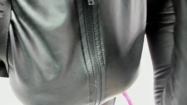 Miakhalifa 7 online show from 12.17.25