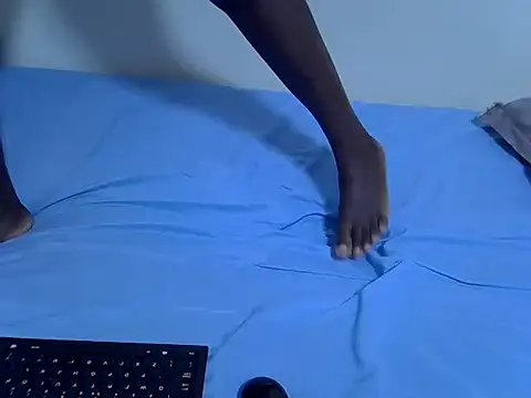 Snapshot of drowllie chatting on 02.25.26 drowllie online show from 02.25.26