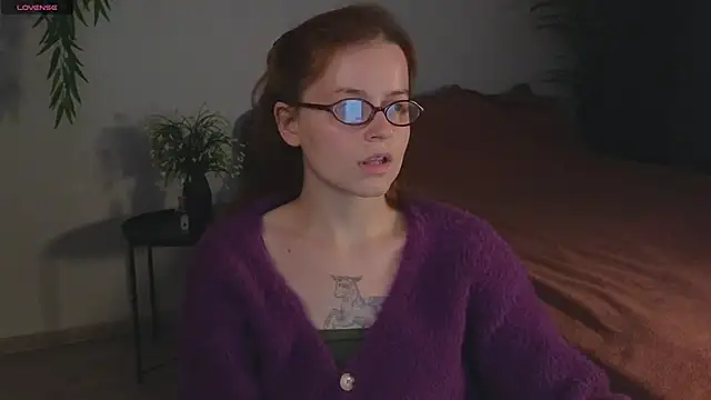 Snapshot of reb_luvng chatting on 10.07.25 reb luvng online show from 10.07.25