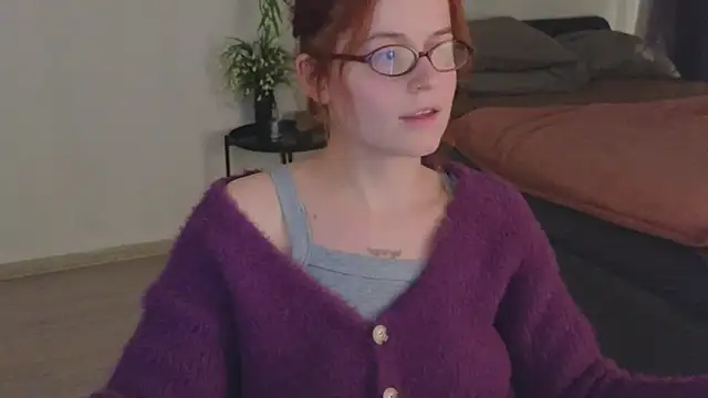 Snapshot of reb_luvng chatting on 11.04.25 reb luvng online show from 11.04.25