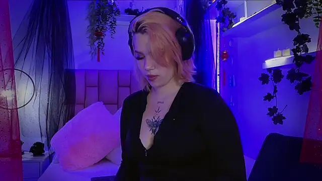 albaismynameX online show from 10.27.25