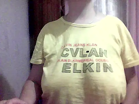 Snapshot of AnaXBerry chatting on 10.02.25 AnaXBerry online show from 10.02.25