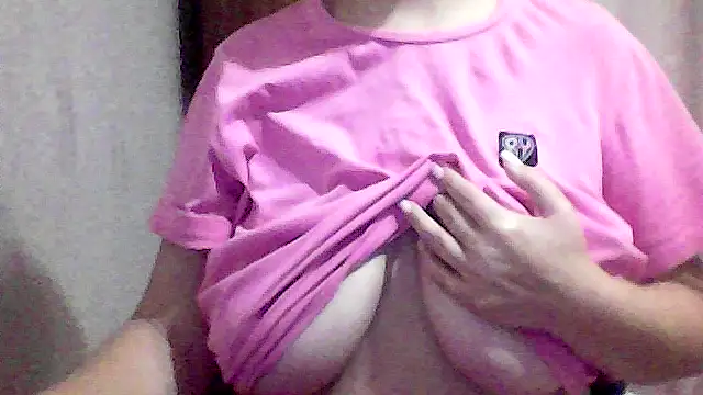 Snapshot of AnaXBerry chatting on 10.09.25 AnaXBerry online show from 10.09.25